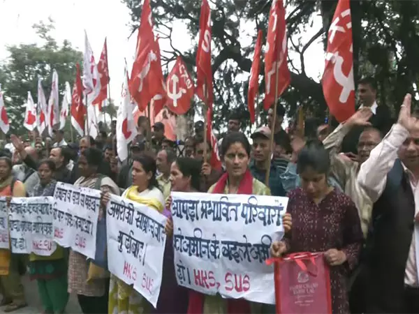 Himachal में किसानों का प्रदर्शन: टैरिफ और भूमि बेदखली के खिलाफ आवाज Himachal में किसानों का प्रदर्शन: टैरिफ और भूमि बेदखली के खिलाफ आवाज