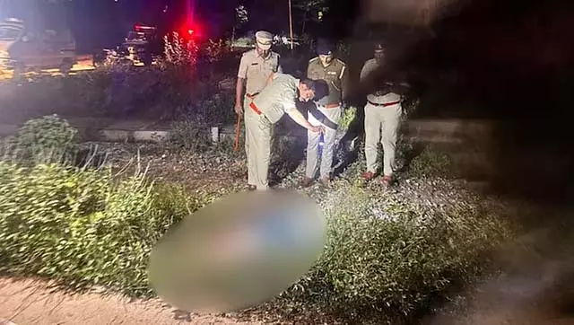 Bengaluru : एक दोस्त ने अपनी पत्नी को धोखा देकर अपने बचपन के दोस्त की हत्या कर दी Bengaluru : एक दोस्त ने अपनी पत्नी को धोखा देकर अपने बचपन के दोस्त की हत्या कर दी