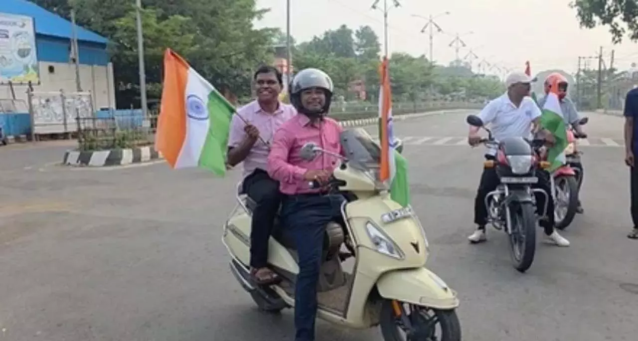 Odisha : संबलपुर में राष्ट्रीय गौरव की प्रेरणा के लिए तिरंगा बाइक रैली Odisha : संबलपुर में राष्ट्रीय गौरव की प्रेरणा के लिए तिरंगा बाइक रैली