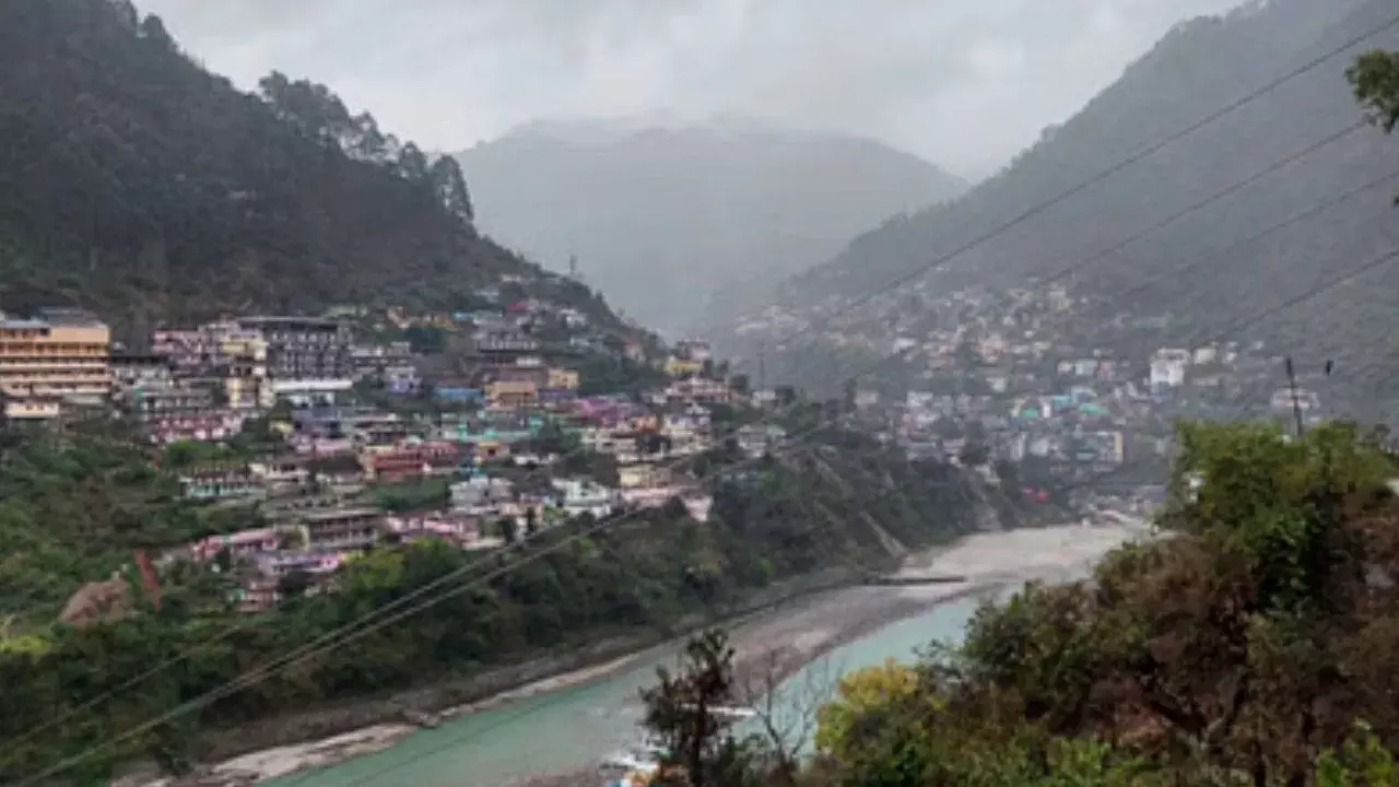 Dehradun: उत्तराखंड में बारिश का अलर्ट Dehradun: उत्तराखंड में बारिश का अलर्ट
