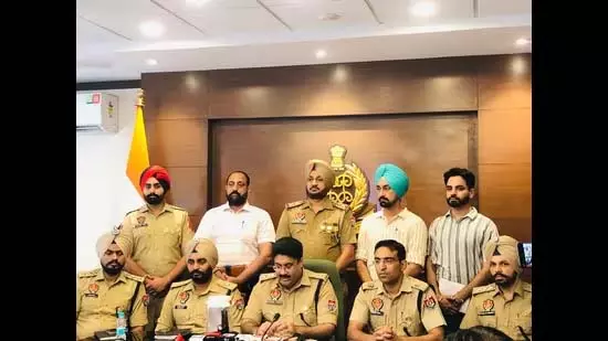 Mohali : जबरन वसूली के लिए गोलीबारी, चार आरोपी गिरफ्तार Mohali : जबरन वसूली के लिए गोलीबारी, चार आरोपी गिरफ्तार