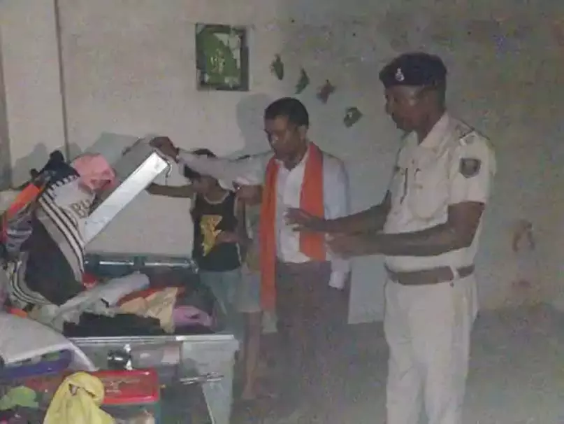बंद मकान से लाखों की चोरी, चोरों की तलाश में पुलिस जुटी बंद मकान से लाखों की चोरी, चोरों की तलाश में पुलिस जुटी