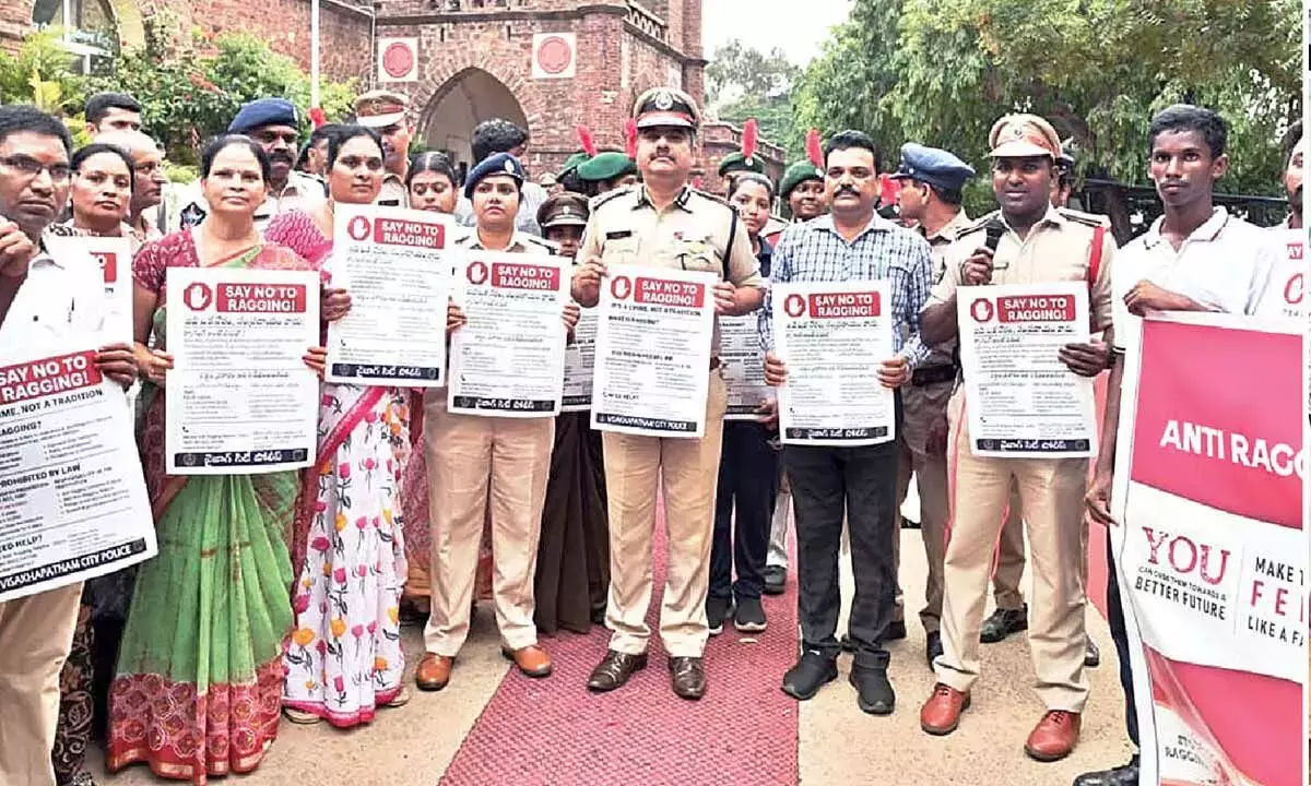 Andhra: हर घर तिरंगा रैली ने लोगों में देशभक्ति की भावना को मजबूत किया Andhra: हर घर तिरंगा रैली ने लोगों में देशभक्ति की भावना को मजबूत किया