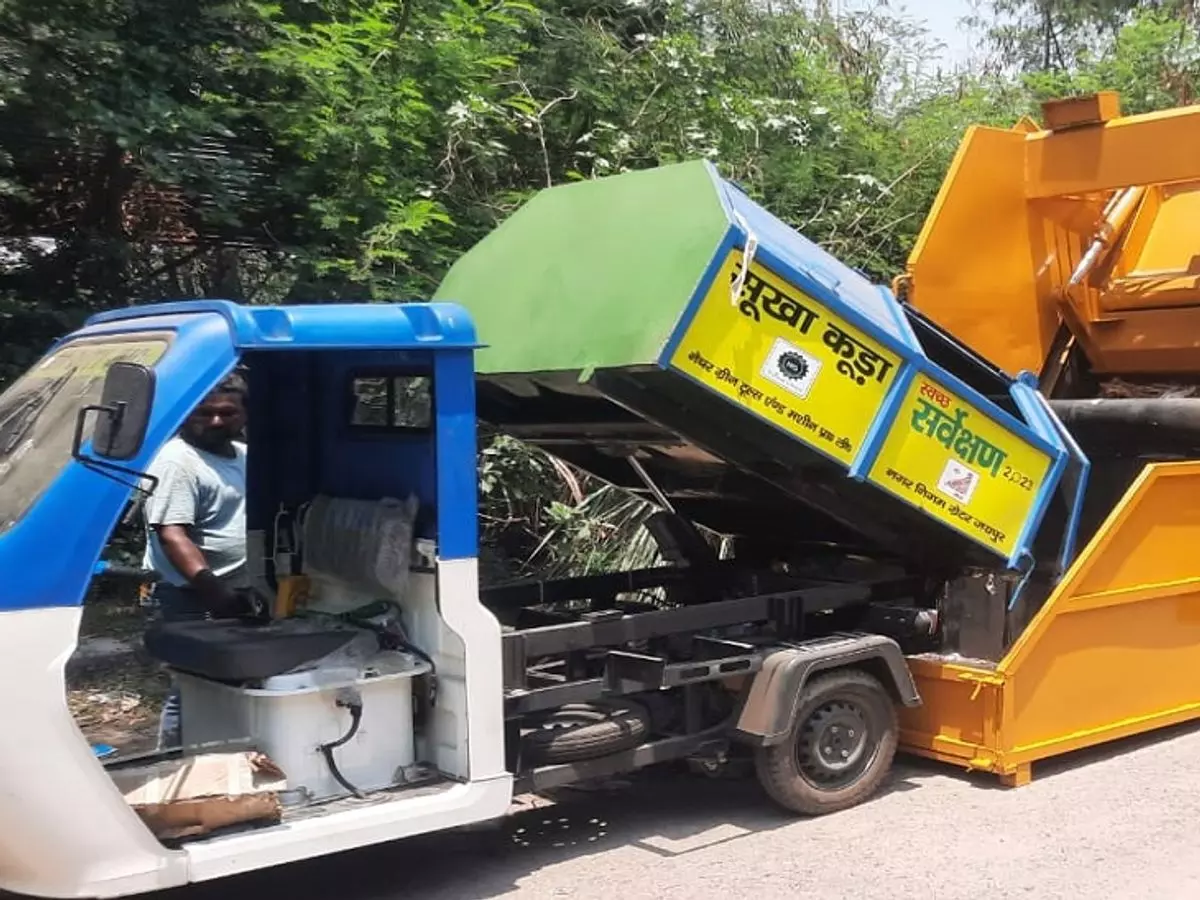 Jaipur: कचरा संग्रहण की डोर-टू-डोर प्रणाली सुदृढ़ करने के निर्देश जारी Jaipur: कचरा संग्रहण की डोर-टू-डोर प्रणाली सुदृढ़ करने के निर्देश जारी