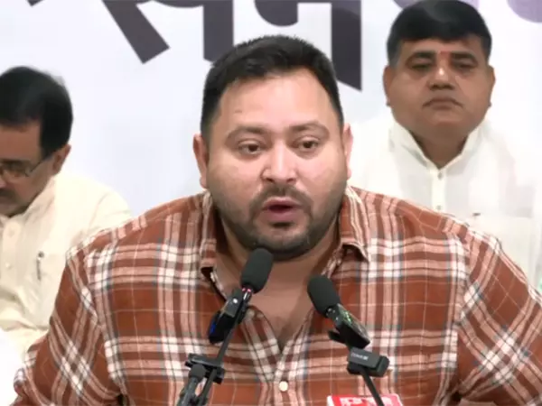 बिहार चुनाव: तेजस्वी यादव का आरोप, बीजेपी के लिए दो EPIC नंबर बिहार चुनाव: तेजस्वी यादव का आरोप, बीजेपी के लिए दो EPIC नंबर