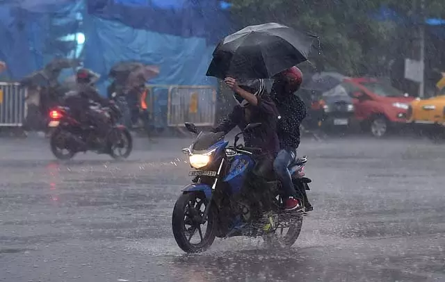 Chennai और 7 जिलों में अगले 3 घंटों तक बारिश Chennai और 7 जिलों में अगले 3 घंटों तक बारिश