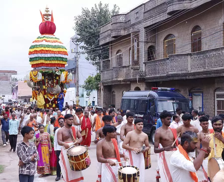 Karnataka : राघवेंद्र स्वामी का पूजन महोत्सव Karnataka : राघवेंद्र स्वामी का पूजन महोत्सव