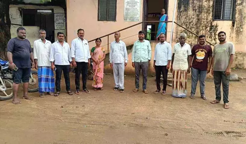 अधिकारियों ने गोदावरी जलग्रहण क्षेत्र के निवासियों को चेतावनी जारी की अधिकारियों ने गोदावरी जलग्रहण क्षेत्र के निवासियों को चेतावनी जारी की