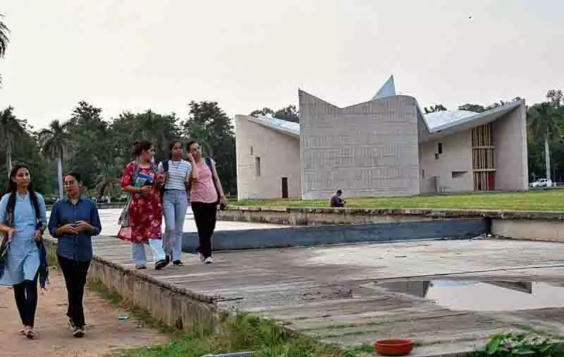 ग्रीन कम्पोजिट पैनल बनाने के लिए PU को 81 लाख रुपये का अनुसंधान अनुदान ग्रीन कम्पोजिट पैनल बनाने के लिए PU को 81 लाख रुपये का अनुसंधान अनुदान