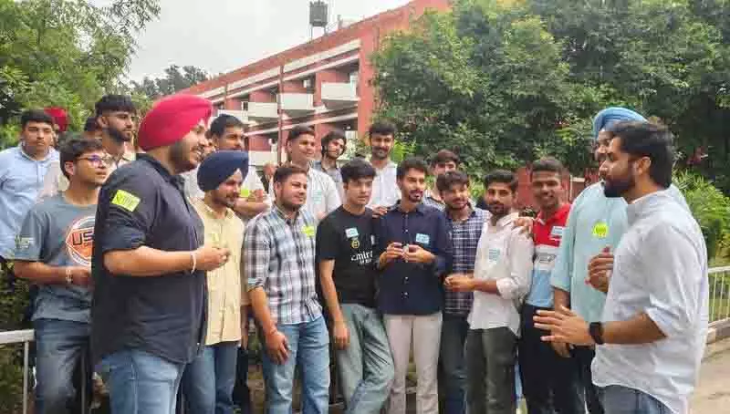 PU elections: छात्रों से तालमेल बिठाने के लिए पार्टियां पुराने तरीके से प्रचार और बैठकें कर रही PU elections: छात्रों से तालमेल बिठाने के लिए पार्टियां पुराने तरीके से प्रचार और बैठकें कर रही