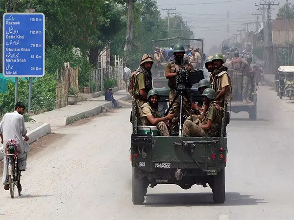 Balochistan में पाकिस्तानी सेना की कार्रवाई: 4 दिनों में 50 आतंकवादी ढेर Balochistan में पाकिस्तानी सेना की कार्रवाई: 4 दिनों में 50 आतंकवादी ढेर