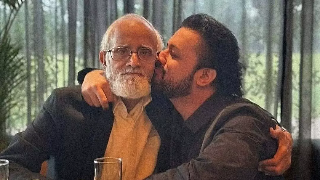 Atif Aslam: पिता का हार्ट अटैक से निधन, गायक ने भावुक पोस्ट शेयर की Atif Aslam: पिता का हार्ट अटैक से निधन, गायक ने भावुक पोस्ट शेयर की