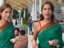 Poonam Pandey : कामाख्या मंदिर की आध्यात्मिक यात्रा के लिए तैयार Poonam Pandey : कामाख्या मंदिर की आध्यात्मिक यात्रा के लिए तैयार