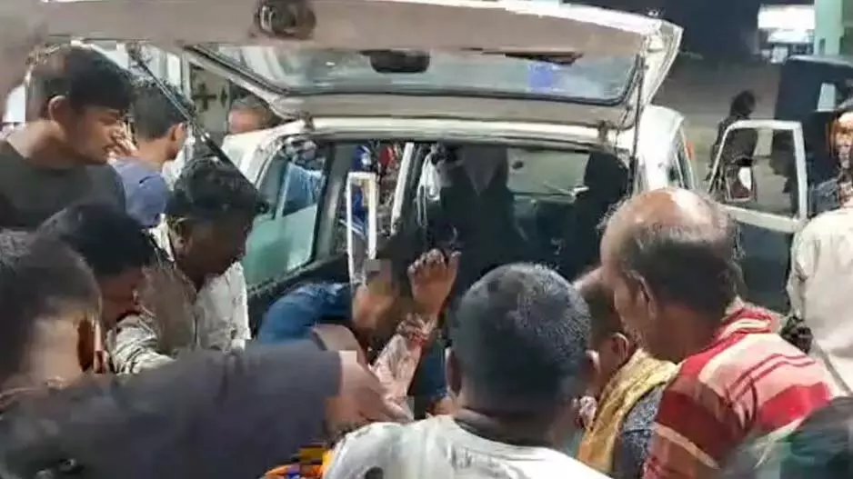 Odisha: एक और महिला गंभीर रूप से झुलसी, भुवनेश्वर अस्पताल में भर्ती Odisha: एक और महिला गंभीर रूप से झुलसी, भुवनेश्वर अस्पताल में भर्ती