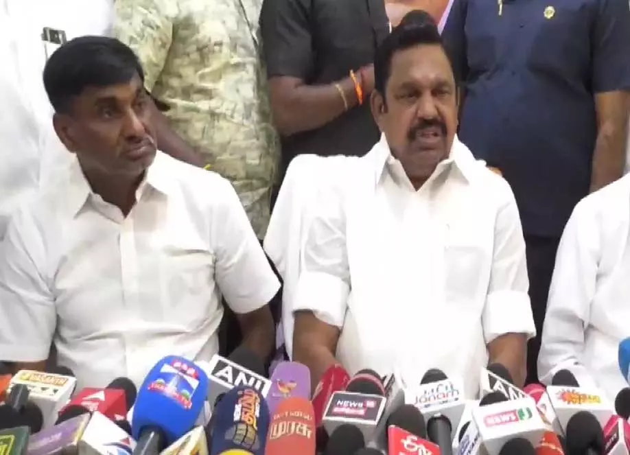 पलानीस्वामी ने DMK सरकार पर नशे की बिक्री रोकने में निष्क्रियता का आरोप लगाया पलानीस्वामी ने DMK सरकार पर नशे की बिक्री रोकने में निष्क्रियता का आरोप लगाया