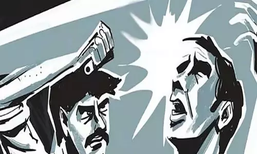 Odisha में सरकारी ज़मीन को लेकर दो गुटों में झड़प, चार बाइकें आग के हवाले