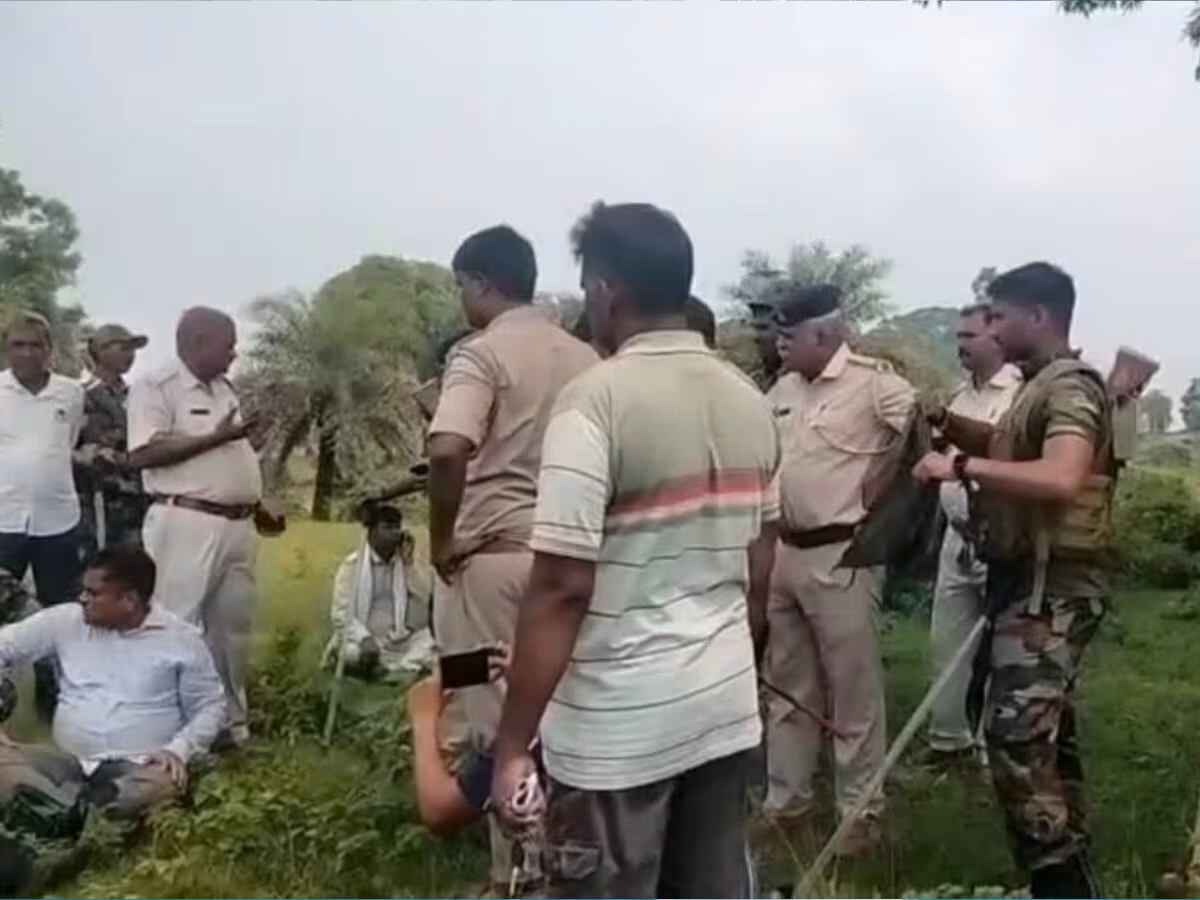 Hazaribagh: एनटीपीसी और रैयतों के बीच हुई हिंसक झड़प Hazaribagh: एनटीपीसी और रैयतों के बीच हुई हिंसक झड़प