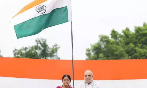 HarGharTiranga अभियान, केंद्रीय गृहमंत्री अमित शाह ने अपने आवास पर फहराया तिरंगा HarGharTiranga अभियान, केंद्रीय गृहमंत्री अमित शाह ने अपने आवास पर फहराया तिरंगा