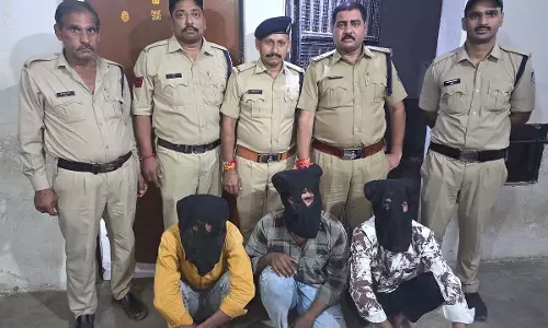 Indore : दो लोगों से मोबाइल फोन और नकदी लूटने के आरोप में तीन गिरफ्तार