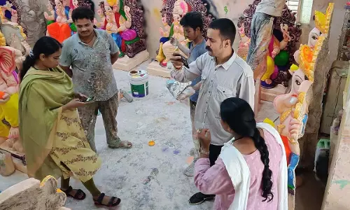प्लास्टर ऑफ पेरिस की मूर्तियां बनाने और बेचने पर प्रतिबंध के बाद 2 जगहों से 1,480 POP मूर्तियां जब्त प्लास्टर ऑफ पेरिस की मूर्तियां बनाने और बेचने पर प्रतिबंध के बाद 2 जगहों से 1,480 POP मूर्तियां जब्त