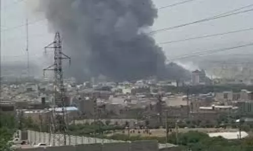 Gaza के आतंकवादी नकली मानवीय लोगो और बनियान पहनते पकड़े गए