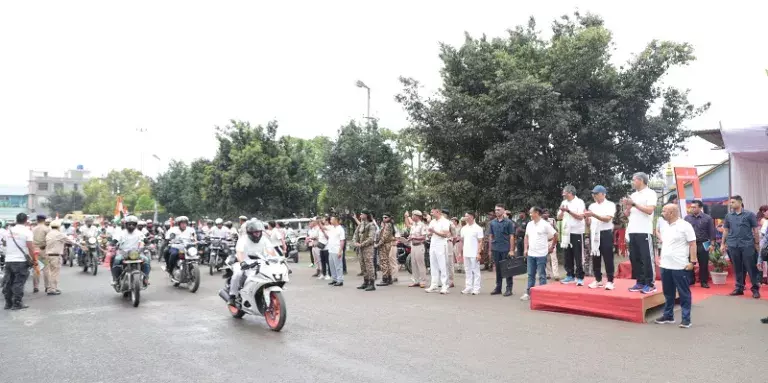Manipur के राज्यपाल ने बढ़ाया उत्साह, हर घर तिरंगा रैली को किया रवाना Manipur के राज्यपाल ने बढ़ाया उत्साह, हर घर तिरंगा रैली को किया रवाना