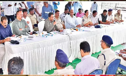 Collector और पुलिस आयुक्त ने सुरक्षा व्यवस्था की समीक्षा की