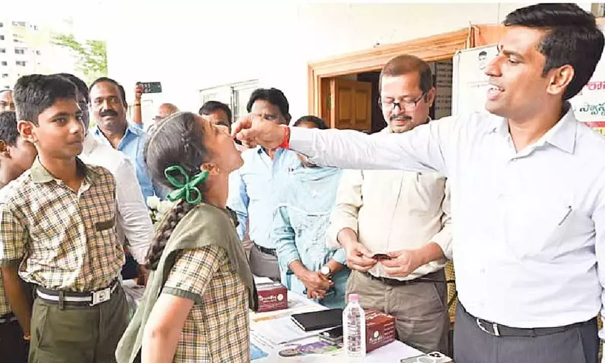 Andhra: बच्चों में एनीमिया की रोकथाम के लिए एल्बेंडाजोल अभियान चलाया गया Andhra: बच्चों में एनीमिया की रोकथाम के लिए एल्बेंडाजोल अभियान चलाया गया