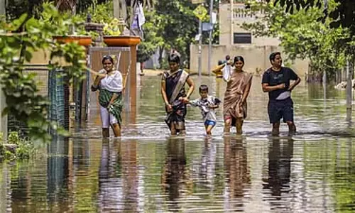 भारी बारिश के पूर्वानुमान के बाद Telangana के पांच जिलों में स्कूलों की छुट्टी भारी बारिश के पूर्वानुमान के बाद Telangana के पांच जिलों में स्कूलों की छुट्टी