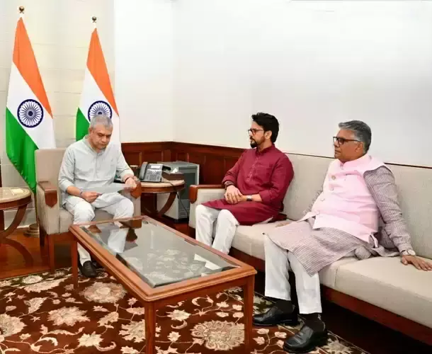 Shimla: रेल मंत्री से भेंट में ऊना-कांगड़ा नई रेल लाइन की उठाई मांग Shimla: रेल मंत्री से भेंट में ऊना-कांगड़ा नई रेल लाइन की उठाई मांग