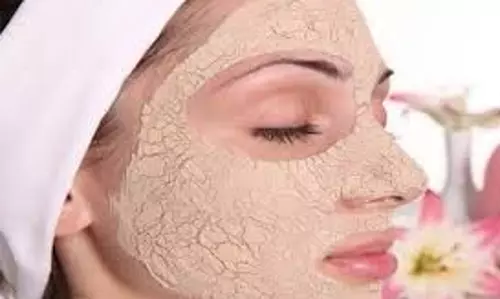 Rose Petal Face Pack: गुलाबी निखार के लिए गुलाब से बना यह फेस पैक Rose Petal Face Pack: गुलाबी निखार के लिए गुलाब से बना यह फेस पैक