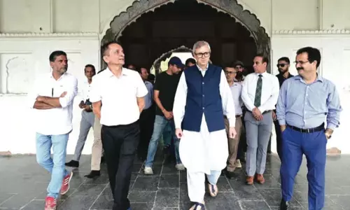 गुलाबी से काले मंडप तक: CM Omar  ने शालीमार गार्डन के शीघ्र जीर्णोद्धार पर जोर दिया