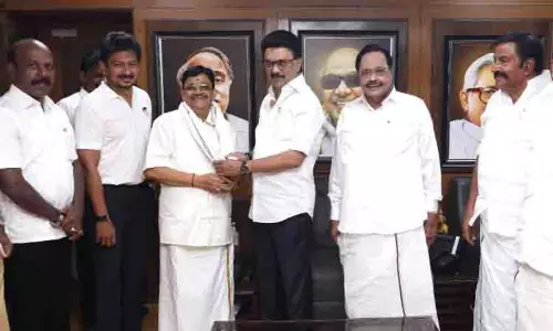 CHENNAI: पूर्व अन्नाद्रमुक सांसद मैत्रेयन द्रमुक में शामिल CHENNAI: पूर्व अन्नाद्रमुक सांसद मैत्रेयन द्रमुक में शामिल