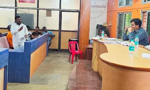 Jamkhandi : व्यापारियों को व्यापार लाइसेंस प्राप्त करने के निर्देश Jamkhandi : व्यापारियों को व्यापार लाइसेंस प्राप्त करने के निर्देश