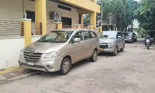 अवैध खनन मामला: ED ने कारोबारियों के घरों और दफ्तरों पर छापे मारे अवैध खनन मामला: ED ने कारोबारियों के घरों और दफ्तरों पर छापे मारे
