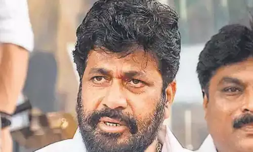 Mumbai : मारपीट और धमकी केस में बच्चू कडू को तीन साल कारावास