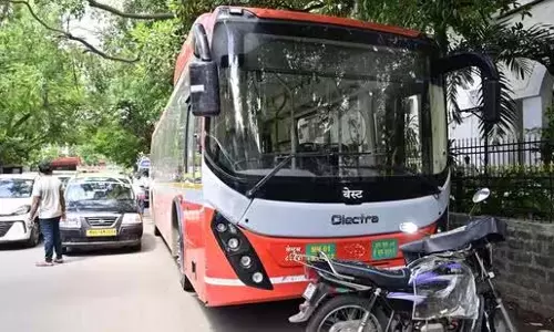Mumbai: बेस्ट बस ने मालाबार हिल निवासी व्यक्ति को कुचलकर मार डाला Mumbai: बेस्ट बस ने मालाबार हिल निवासी व्यक्ति को कुचलकर मार डाला