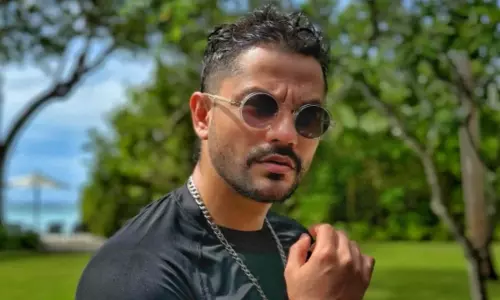 Kunal Kemmu ने मडगांव एक्सप्रेस के लिए पहला एसडब्ल्यूए पुरस्कार जीता