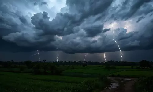 Kerala: गरज-चमक के साथ बारिश की चेतावनी, दो जिलों में सतर्कता जरूरी Kerala: गरज-चमक के साथ बारिश की चेतावनी, दो जिलों में सतर्कता जरूरी