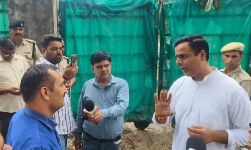 Haryana : ब्रह्म सरोवर के पास कूड़ा डंपिंग को लेकर जेजेपी ने जताया रोष Haryana : ब्रह्म सरोवर के पास कूड़ा डंपिंग को लेकर जेजेपी ने जताया रोष