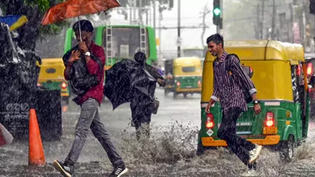 Kerala: मौसम विभाग ने गरज के साथ बारिश का अनुमान जताया Kerala: मौसम विभाग ने गरज के साथ बारिश का अनुमान जताया