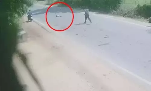 BREAKING: तेज रफ्तार बाइक ने ढाई साल की बच्ची को मारी टक्कर, 20 फीट तक घसीटा