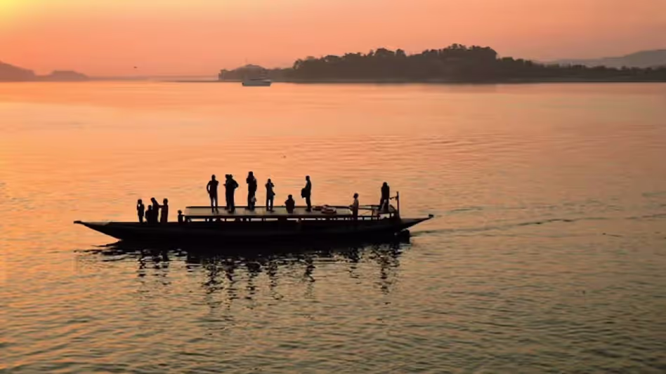 Assam : बोंगाईगांव डीसी ने नदी के बढ़ते जलस्तर के बीच नाव संचालन पर तत्काल प्रतिबंध लगाया Assam : बोंगाईगांव डीसी ने नदी के बढ़ते जलस्तर के बीच नाव संचालन पर तत्काल प्रतिबंध लगाया