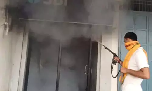 BIG BREAKING: SBI के ATM में लगी भीषण आग, शॉर्ट सर्किट से हुआ नुकसान BIG BREAKING: SBI के ATM में लगी भीषण आग, शॉर्ट सर्किट से हुआ नुकसान