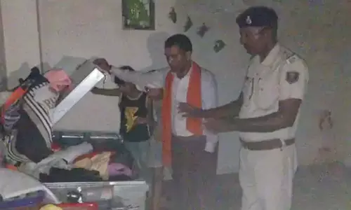 बंद मकान से लाखों की चोरी, चोरों की तलाश में पुलिस जुटी बंद मकान से लाखों की चोरी, चोरों की तलाश में पुलिस जुटी