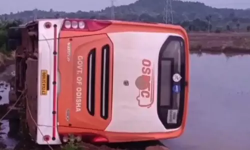OSRTC बस दुर्घटना, घायलों को अस्पताल में भर्ती किया गया