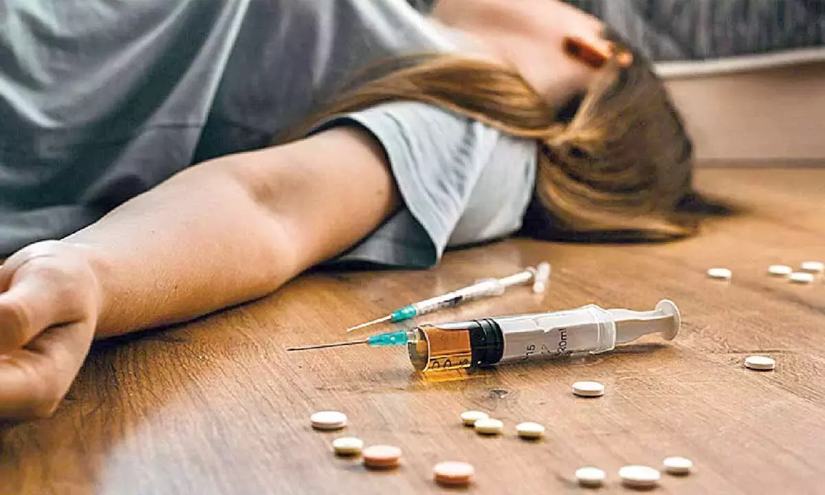 नशीली दवाओं के खतरे के खिलाफ लड़ाई में सामुदायिक समर्थन महत्वपूर्ण भूमिका निभाता है