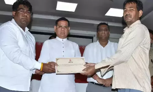 Jhajjar: पंचायती भूमि अधिकार प्रमाण पत्र से झज्जर में प्रजापति समाज के लोग हुए लाभान्वित