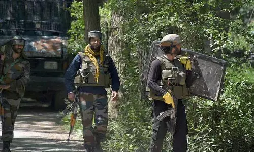 J&K : उरी में घुसपैठ की कोशिश नाकाम, एक जवान शहीद J&K : उरी में घुसपैठ की कोशिश नाकाम, एक जवान शहीद