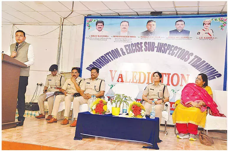 Andhra: मद्य निषेध एवं आबकारी अधिकारियों का प्रशिक्षण पूरा Andhra: मद्य निषेध एवं आबकारी अधिकारियों का प्रशिक्षण पूरा